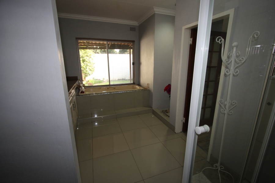 7 Bedroom Property for Sale in Jim Fouchepark Free State